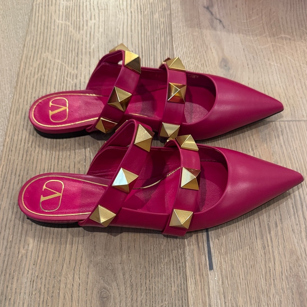Valentino Women's Fuchsia and Gold Roman Studded Mules Slides - Picture 2 of 8